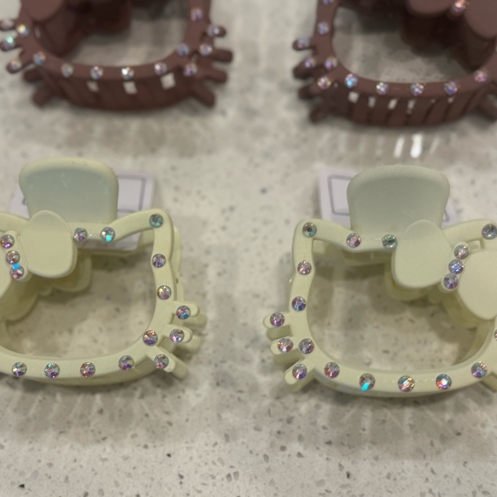 Hello kitty Clips with Rhinestones - Picture 3 of 8
